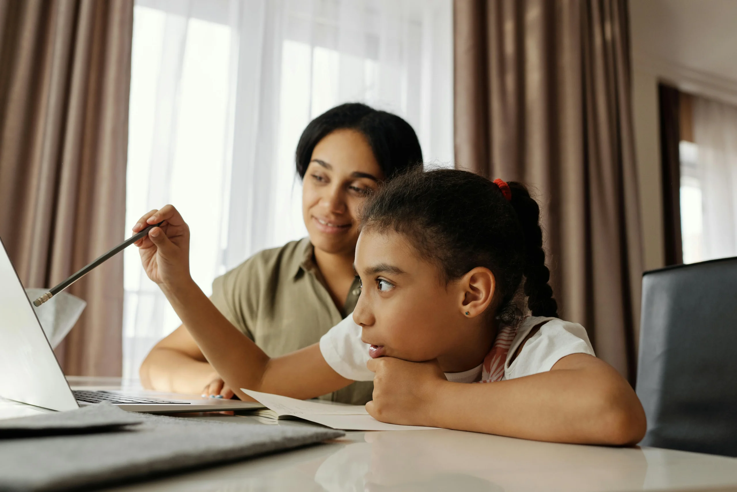 Patient private tutor supporting a child’s focus during 1 to 1 tuition in Singapore